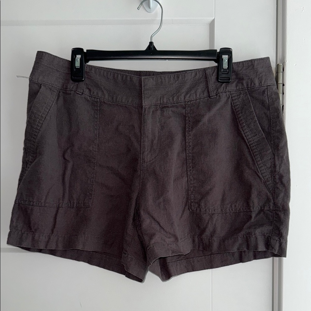 Apt 9 Gray Cargo Shorts with Lightweight Fabric and Mid-Rise Waist